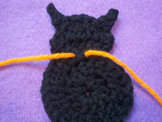 Crochet pattern & instructions for Halloween magnet